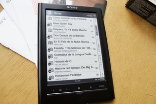 Sony Reader PRS-650 con accesorios