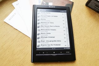 Sony Reader PRS-650 con accesorios