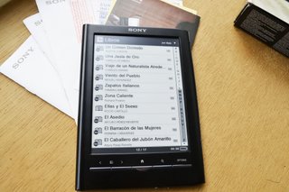 Sony Reader PRS-650 con accesorios