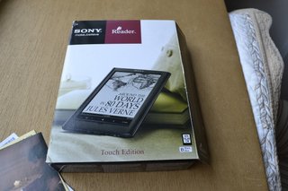Sony Reader PRS-650 con accesorios
