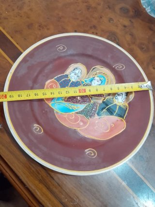 Platos decorativos con figuras orientales