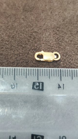 Cierre para collar de oro nuevo.