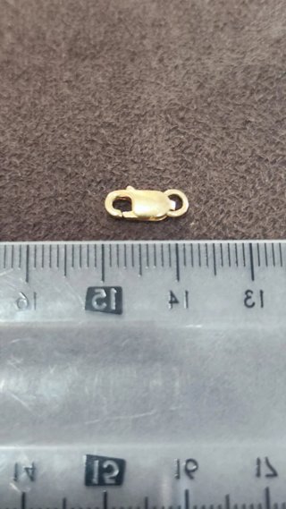 Cierre para collar de oro nuevo.