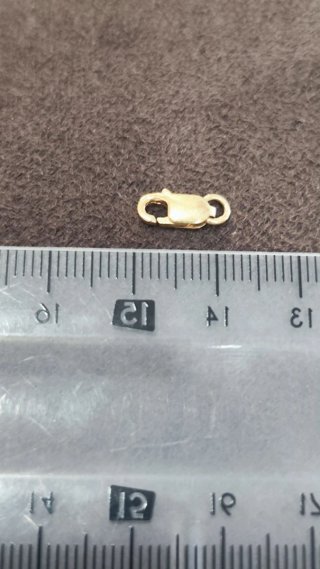 Cierre para collar de oro nuevo.
