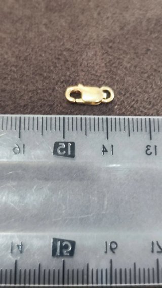 Cierre para collar de oro nuevo.