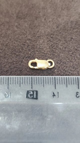 Cierre para collar de oro nuevo.