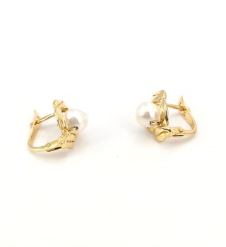 Pendiente de oro de 18k con perlas, 1.52 g.