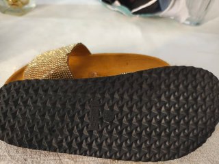 Chanclas Jomix doradas con pedrería talla 36
