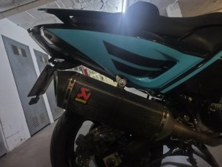 Akrapovič Racing Escape Negro