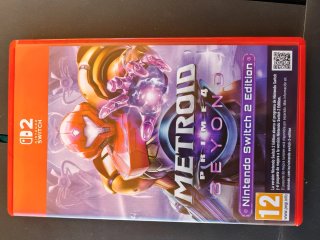 Cambio juegos de Switch 2 en mano en Granada