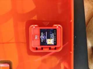 Cambio juegos de Switch 2 en mano en Granada