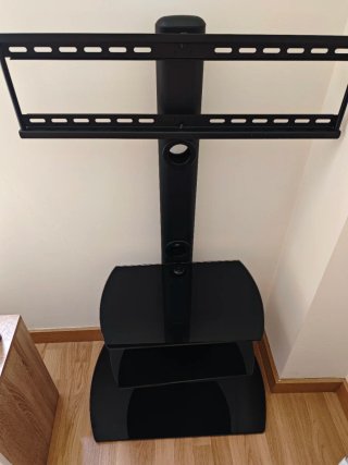 Soporte TV con repisas negro
