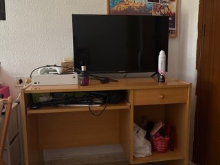 Mesa de escritorio madera y plástico