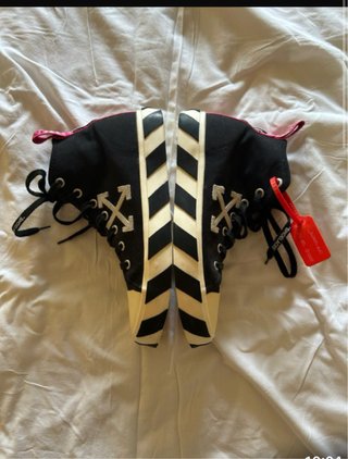 Zapatillas Off-White Altas Rayas Negras y Blancas