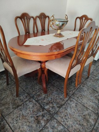 Mesa de comedor y 6 sillas