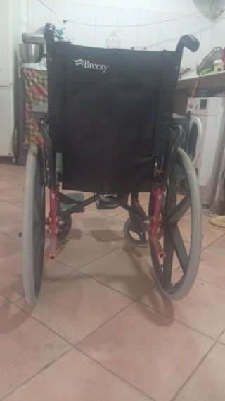 Silla de ruedas Breezy  / con asiento plegable/