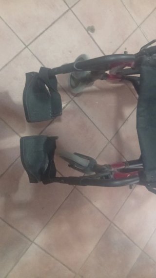 Silla de ruedas Breezy  / con asiento plegable/