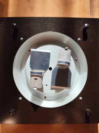 Plafón de techo marrón cuadrado