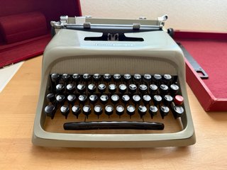 Olivetti Studio 44 Máquina Escribir Años 60 + Male
