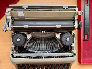 Olivetti Studio 44 Máquina Escribir Años 60 + Male