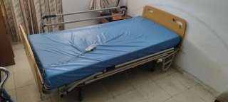 Cama para enfermos con colchón anti escaras