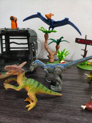 Juguetes Dinosaurios con trampas.