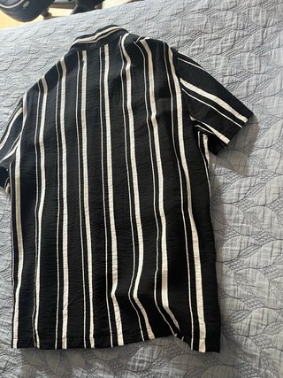 Camisa Bershka Rayas Blancas y Negras