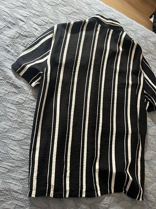 Camisa Bershka Rayas Blancas y Negras