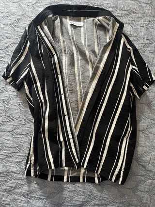Camisa Bershka Rayas Blancas y Negras