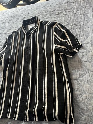 Camisa Bershka Rayas Blancas y Negras