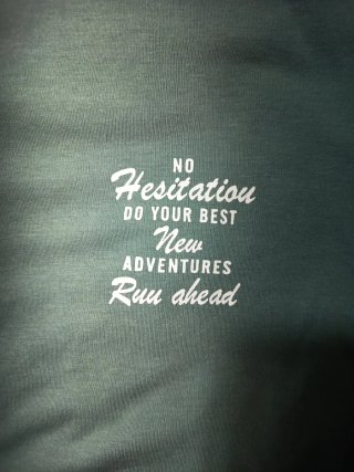 Camiseta verde con estampado