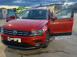 VOLKSWAGEN tiguan