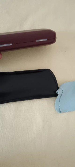 Dos estuches para cuidar tús gafas