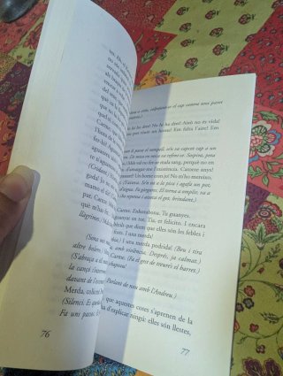 Libro Còmplices isabel-clara Simó (Valenciano)