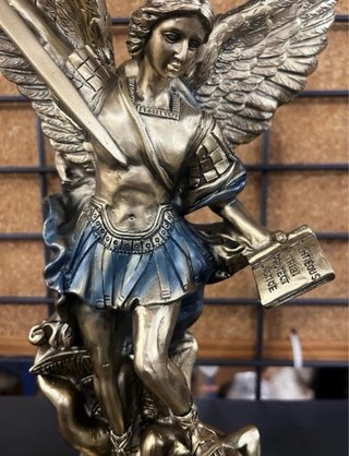 FIGURA SAN MIGUEL DE ARCANGEL. COLOR COBRE Y AZUL