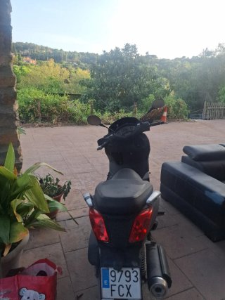 Yamaha 250 Maxi Scooter Negra y Gris