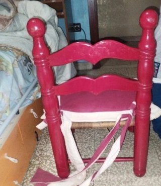 Sedia rossa per bambini