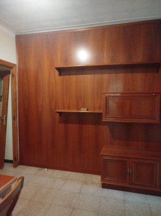 Mueble y mesa comedor de madera buena