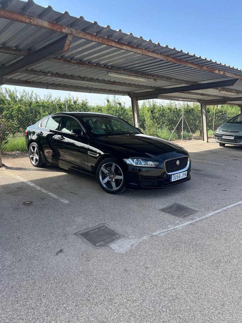 Jaguar XE 2017 - foto 1