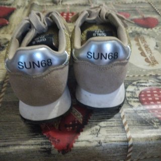 Scarpe da ginnastica beige e oro