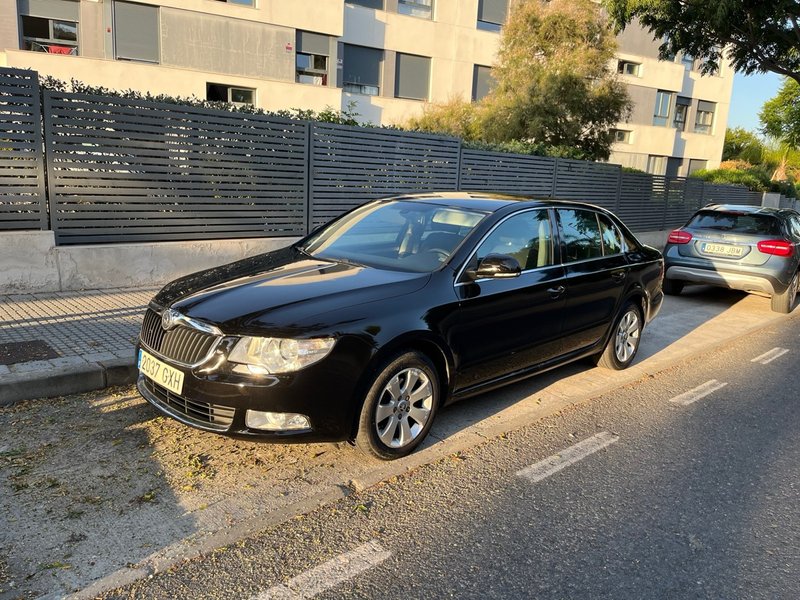 Skoda Superb 2010 - foto 1