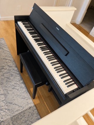 Yamaha Arius YDP-S55 con banqueta regulable