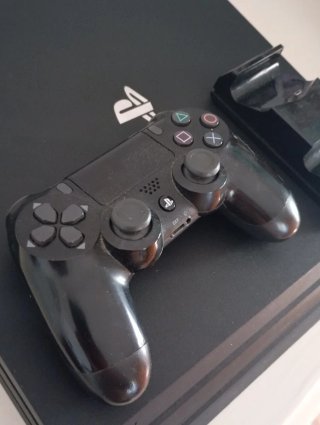 PS4 Pro con Mando y Base de Carga LEER