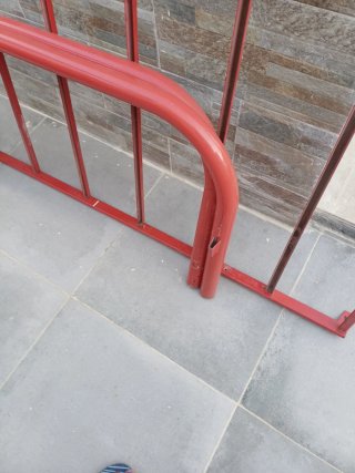 Cama metálica roja