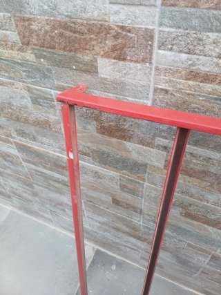 Cama metálica roja
