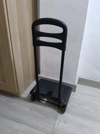 Soporte con ruedas para mochila negro