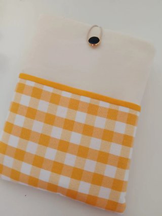 Funda libro artesanal a cuadros amarilla