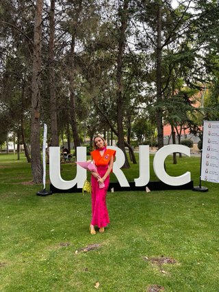PROFESORA PARTICULAR/ CUIDADORA/ RECOGER Y LLEVAR