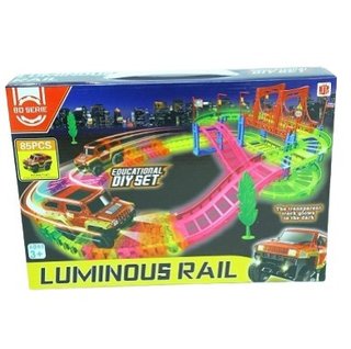 Pista luminosa con coche