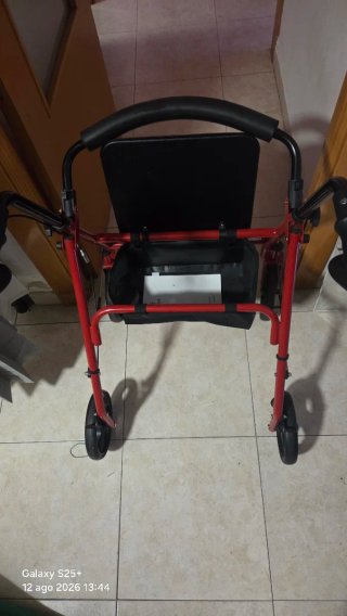 Andador para mayores con asiento